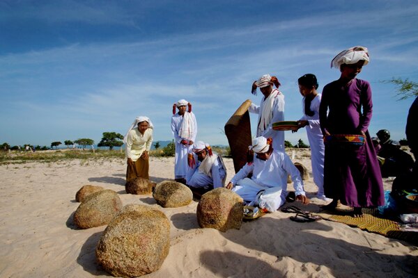 Sổ tay du lịch so tay du lich Sotaydulich Sotay Dulich Khampha Kham Pha Bui Ramuwan Le tao mo cua nguoi Cham Hoi giao o Ninh Thuan
