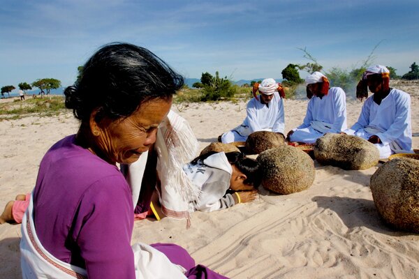 Sổ tay du lịch so tay du lich Sotaydulich Sotay Dulich Khampha Kham Pha Bui Ramuwan Le tao mo cua nguoi Cham Hoi giao o Ninh Thuan