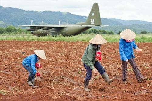 Sổ tay du lịch so tay du lich Sotaydulich Sotay Dulich Khampha Kham Pha Bui Thăm di tích sân bay Tà Cơn