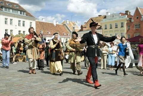 Sổ tay du lịch so tay du lich Sotaydulich Sotay Dulich Khampha Kham Pha Bui Phố cổ Tallinn ở Estonia