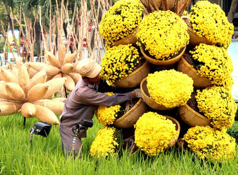 Sổ tay du lịch so tay du lich Sotaydulich Sotay Dulich Khampha Kham Pha Bui Đường hoa Nguyễn Huệ trước giờ khai mạc