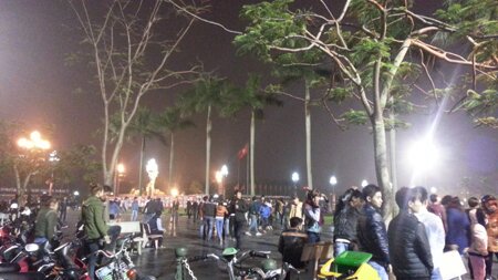 Sổ tay du lịch so tay du lich Sotaydulich Sotay Dulich Khampha Kham Pha Bui Hình ảnh pháo hoa lung linh đón xuân Quý Tỵ trên cả nước