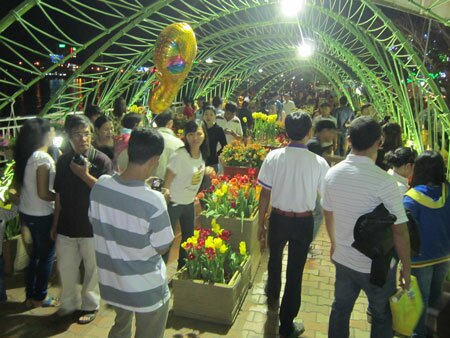 Sổ tay du lịch so tay du lich Sotaydulich Sotay Dulich Khampha Kham Pha Bui Hình ảnh pháo hoa lung linh đón xuân Quý Tỵ trên cả nước