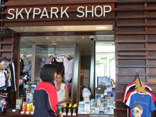 Sổ tay du lịch so tay du lich Sotaydulich Sotay Dulich Khampha Kham Pha Bui Cận cảnh bể bơi cao nhất thế giới ở Marina Bay Sands