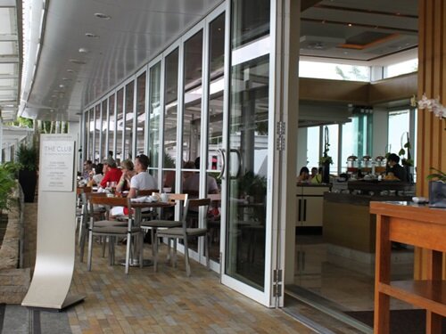 Sổ tay du lịch so tay du lich Sotaydulich Sotay Dulich Khampha Kham Pha Bui Cận cảnh bể bơi cao nhất thế giới ở Marina Bay Sands