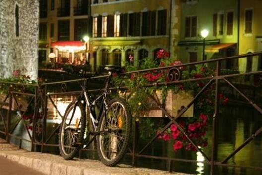 Sổ tay du lịch so tay du lich Sotaydulich Sotay Dulich Khampha Kham Pha Bui Lãng mạn Annecy 