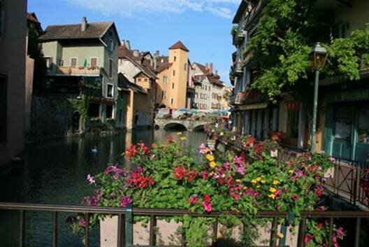 Sổ tay du lịch so tay du lich Sotaydulich Sotay Dulich Khampha Kham Pha Bui Lãng mạn Annecy 