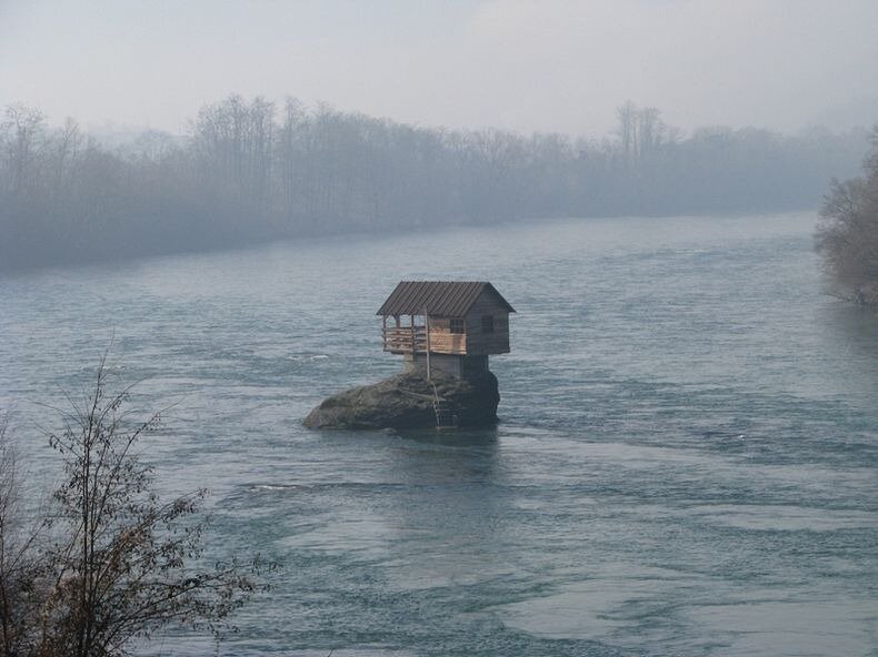 Sổ tay du lịch so tay du lich Sotaydulich Sotay Dulich Khampha Kham Pha Bui Ngôi nhà độc đáo trên dòng sông Drina ở Serbia