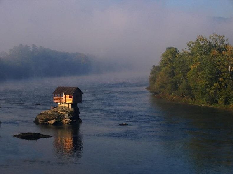Sổ tay du lịch so tay du lich Sotaydulich Sotay Dulich Khampha Kham Pha Bui Ngôi nhà độc đáo trên dòng sông Drina ở Serbia