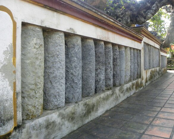 Sổ tay du lịch so tay du lich Sotaydulich Sotay Dulich Khampha Kham Pha Bui Bảo tàng đồ đá trong chùa