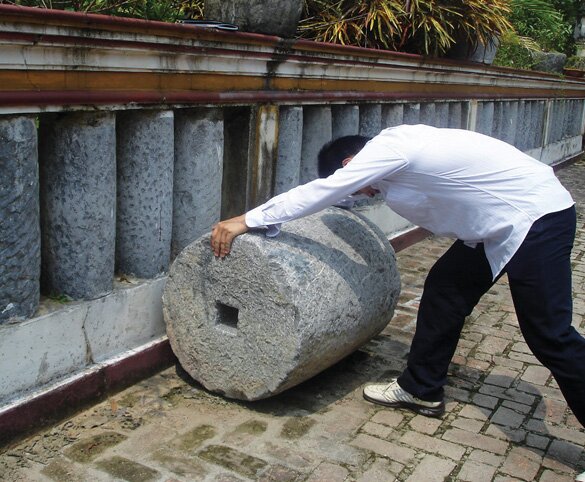 Sổ tay du lịch so tay du lich Sotaydulich Sotay Dulich Khampha Kham Pha Bui Bảo tàng đồ đá trong chùa