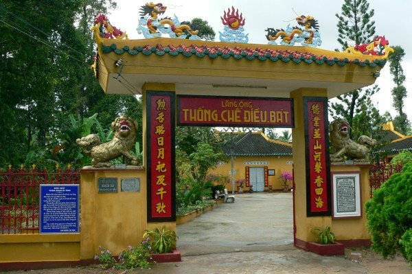 Sổ tay du lịch so tay du lich Sotaydulich Sotay Dulich Khampha Kham Pha Bui Lăng Ông Tiền quân Thống chế Điều bát ở Trà Ôn