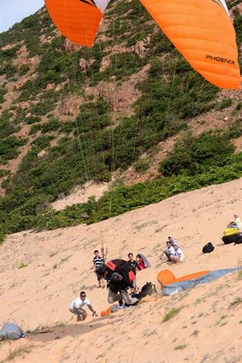 Sổ tay du lịch so tay du lich Sotaydulich Sotay Dulich Khampha Kham Pha Bui Khám phá Hòn Hồng bằng dù lượn