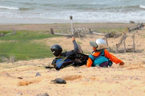 Sổ tay du lịch so tay du lich Sotaydulich Sotay Dulich Khampha Kham Pha Bui Khám phá Hòn Hồng bằng dù lượn