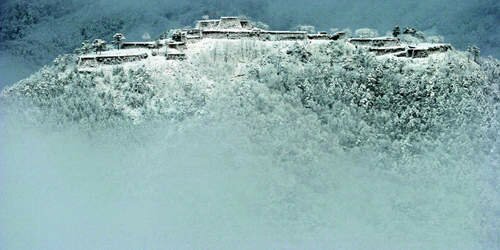 Sổ tay du lịch so tay du lich Sotaydulich Sotay Dulich Khampha Kham Pha Bui Takeda Lâu đài trên mây