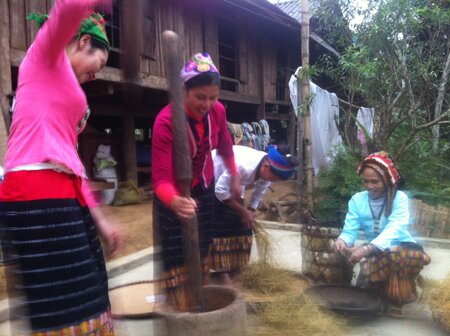 Sổ tay du lịch so tay du lich Sotaydulich Sotay Dulich Khampha Kham Pha Bui Đặc sắc bánh chưng đen của người Thái