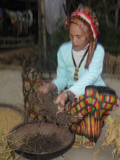 Sổ tay du lịch so tay du lich Sotaydulich Sotay Dulich Khampha Kham Pha Bui Đặc sắc bánh chưng đen của người Thái