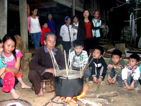 Sổ tay du lịch so tay du lich Sotaydulich Sotay Dulich Khampha Kham Pha Bui Đặc sắc bánh chưng đen của người Thái