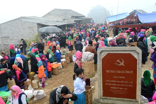 Sổ tay du lịch so tay du lich Sotaydulich Sotay Dulich Khampha Kham Pha Bui Phiên chợ cuối năm trên đỉnh Lũng Pù