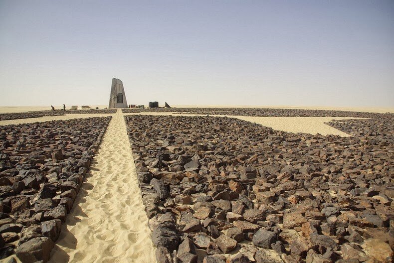 Sổ tay du lịch so tay du lich Sotaydulich Sotay Dulich Khampha Kham Pha Bui Đài tưởng niệm trong sa mạc Sahara