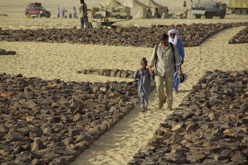 Sổ tay du lịch so tay du lich Sotaydulich Sotay Dulich Khampha Kham Pha Bui Đài tưởng niệm trong sa mạc Sahara