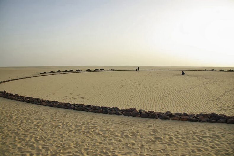 Sổ tay du lịch so tay du lich Sotaydulich Sotay Dulich Khampha Kham Pha Bui Đài tưởng niệm trong sa mạc Sahara