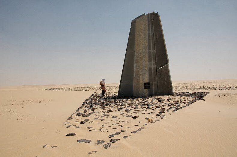 Sổ tay du lịch so tay du lich Sotaydulich Sotay Dulich Khampha Kham Pha Bui Đài tưởng niệm trong sa mạc Sahara