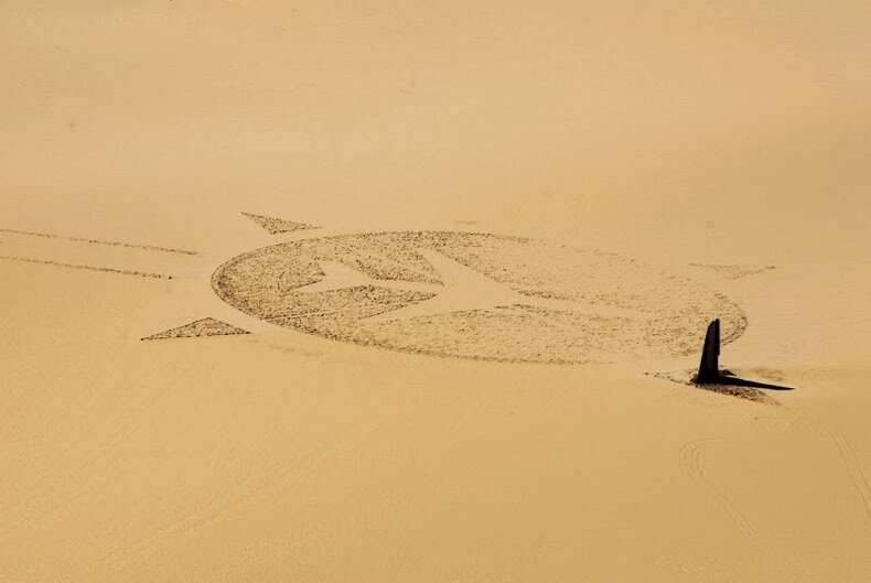 Sổ tay du lịch so tay du lich Sotaydulich Sotay Dulich Khampha Kham Pha Bui Đài tưởng niệm trong sa mạc Sahara