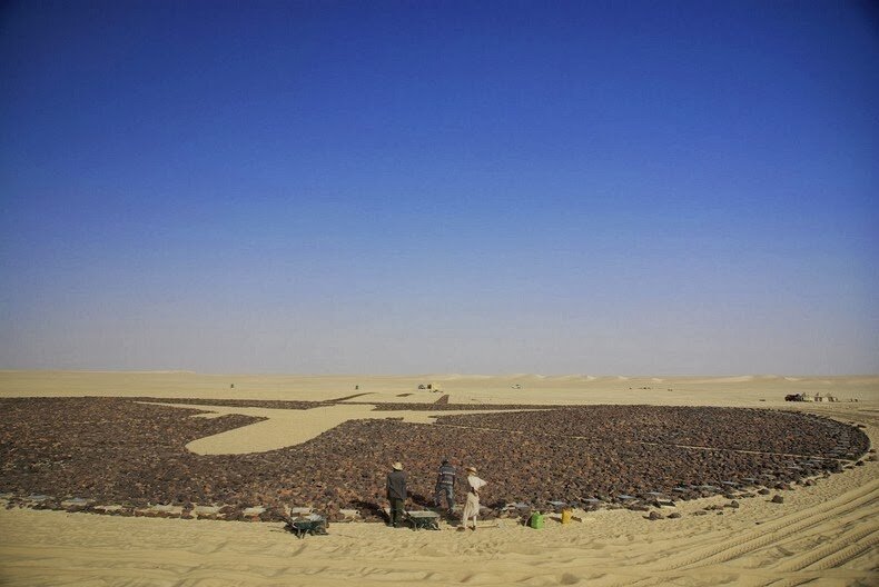 Sổ tay du lịch so tay du lich Sotaydulich Sotay Dulich Khampha Kham Pha Bui Đài tưởng niệm trong sa mạc Sahara