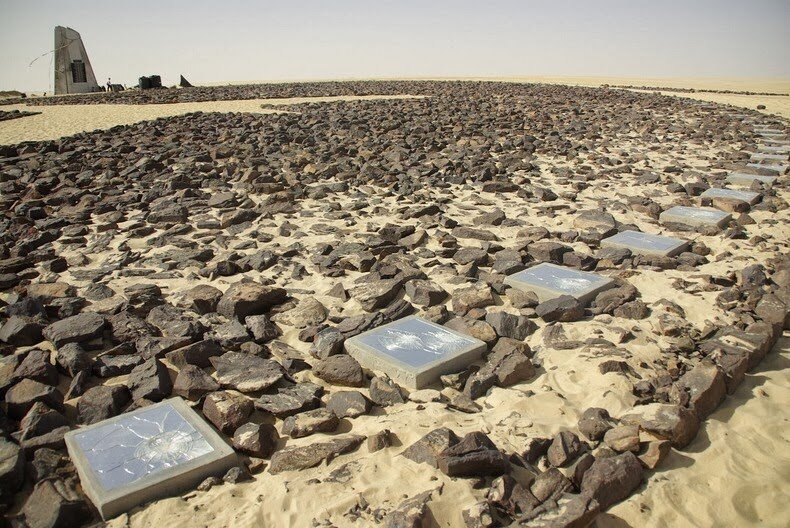 Sổ tay du lịch so tay du lich Sotaydulich Sotay Dulich Khampha Kham Pha Bui Đài tưởng niệm trong sa mạc Sahara
