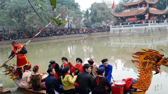 Sổ tay du lịch so tay du lich Sotaydulich Sotay Dulich Khampha Kham Pha Bui Hàng vạn người chen nhau trẩy hội Lim