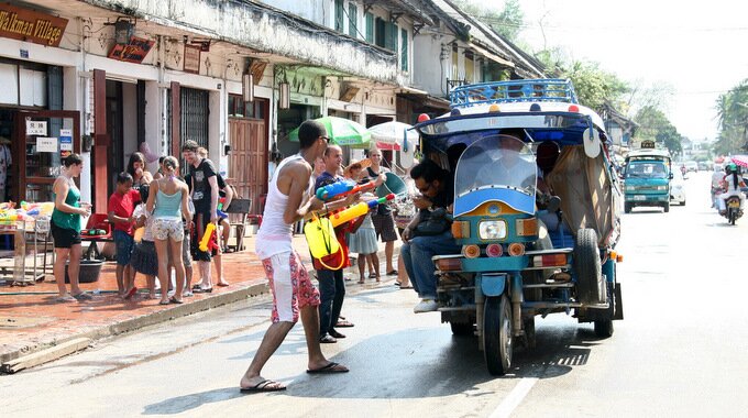 Sổ tay du lịch so tay du lich Sotaydulich Sotay Dulich Khampha Kham Pha Bui Rộn ràng tết té nước