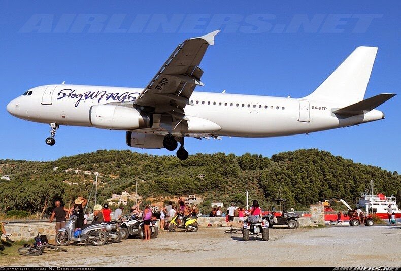 Sổ tay du lịch so tay du lich Sotaydulich Sotay Dulich Khampha Kham Pha Bui Skiathos nơi máy bay lướt trên đầu