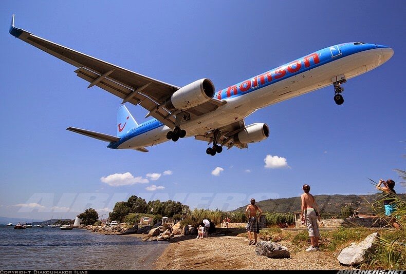 Sổ tay du lịch so tay du lich Sotaydulich Sotay Dulich Khampha Kham Pha Bui Skiathos nơi máy bay lướt trên đầu