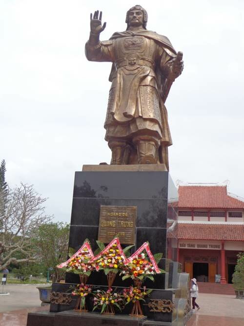Sổ tay du lịch so tay du lich Sotaydulich Sotay Dulich Khampha Kham Pha Bui Thăm Bảo tàng Quang Trung