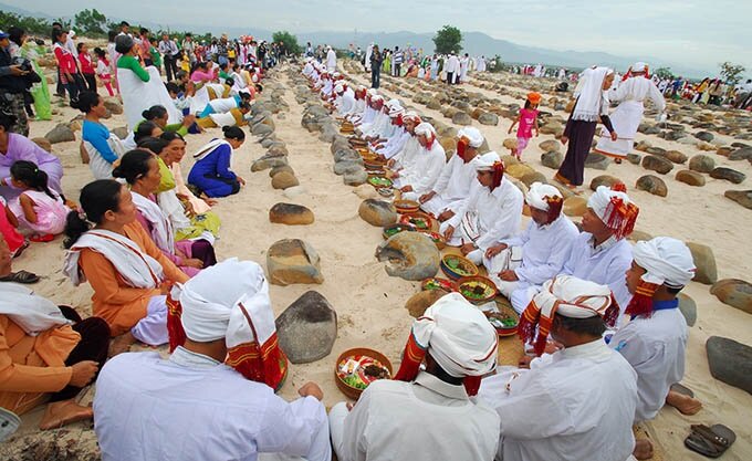 Sổ tay du lịch so tay du lich Sotaydulich Sotay Dulich Khampha Kham Pha Bui Đồng bào Chăm vui đón tết Ramưwan