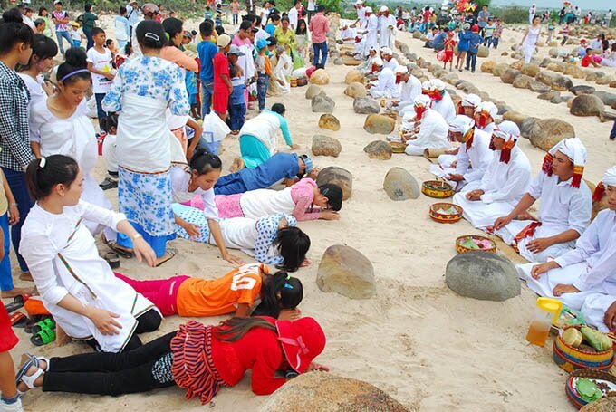 Sổ tay du lịch so tay du lich Sotaydulich Sotay Dulich Khampha Kham Pha Bui Đồng bào Chăm vui đón tết Ramưwan