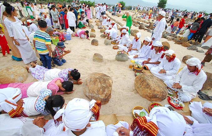 Sổ tay du lịch so tay du lich Sotaydulich Sotay Dulich Khampha Kham Pha Bui Đồng bào Chăm vui đón tết Ramưwan
