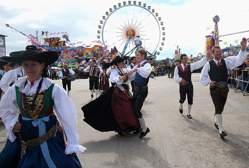 Sổ tay du lịch so tay du lich Sotaydulich Sotay Dulich Khampha Kham Pha Bui Sôi động lễ hội bia Oktoberfest 2014 