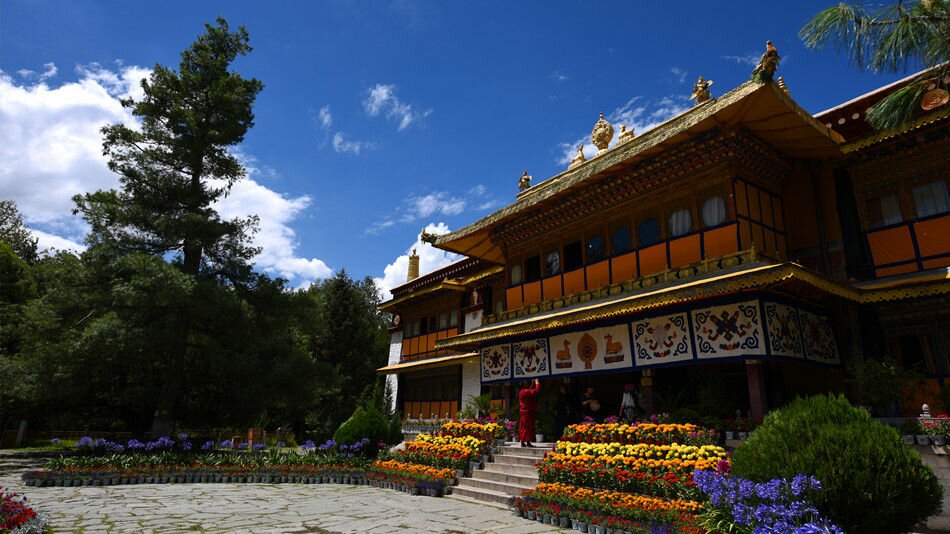 Sổ tay du lịch so tay du lich Sotaydulich Sotay Dulich Khampha Kham Pha Bui Tiến vào cung điện Norbulingka ở Lhasa, Tây Tạng