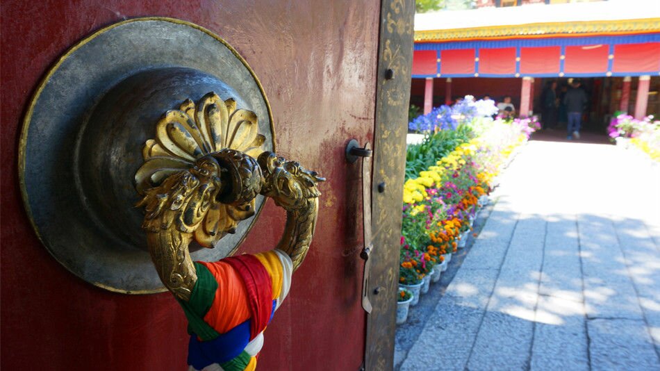 Sổ tay du lịch so tay du lich Sotaydulich Sotay Dulich Khampha Kham Pha Bui Tiến vào cung điện Norbulingka ở Lhasa, Tây Tạng
