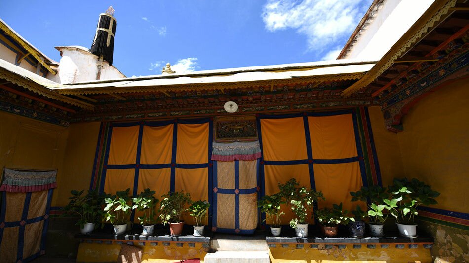 Sổ tay du lịch so tay du lich Sotaydulich Sotay Dulich Khampha Kham Pha Bui Tiến vào cung điện Norbulingka ở Lhasa, Tây Tạng