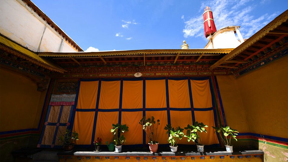 Sổ tay du lịch so tay du lich Sotaydulich Sotay Dulich Khampha Kham Pha Bui Tiến vào cung điện Norbulingka ở Lhasa, Tây Tạng