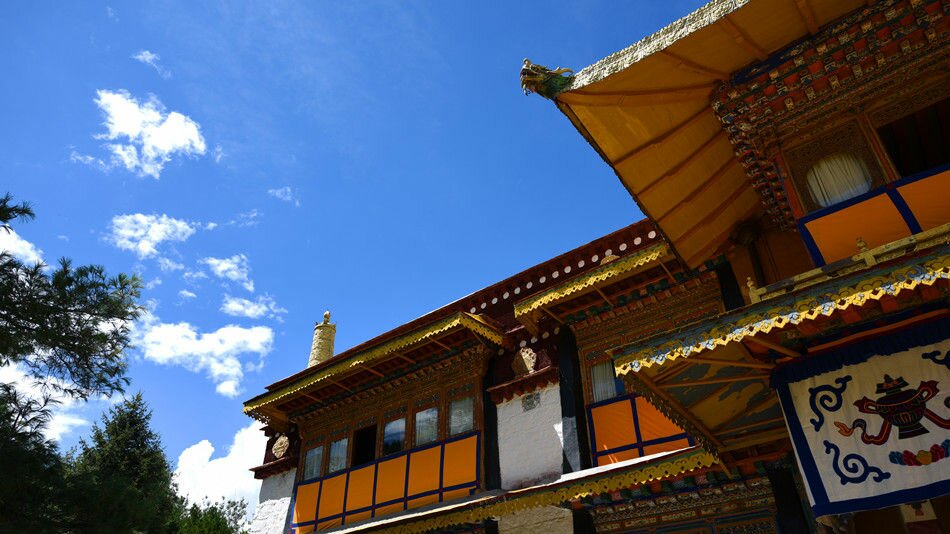 Sổ tay du lịch so tay du lich Sotaydulich Sotay Dulich Khampha Kham Pha Bui Tiến vào cung điện Norbulingka ở Lhasa, Tây Tạng