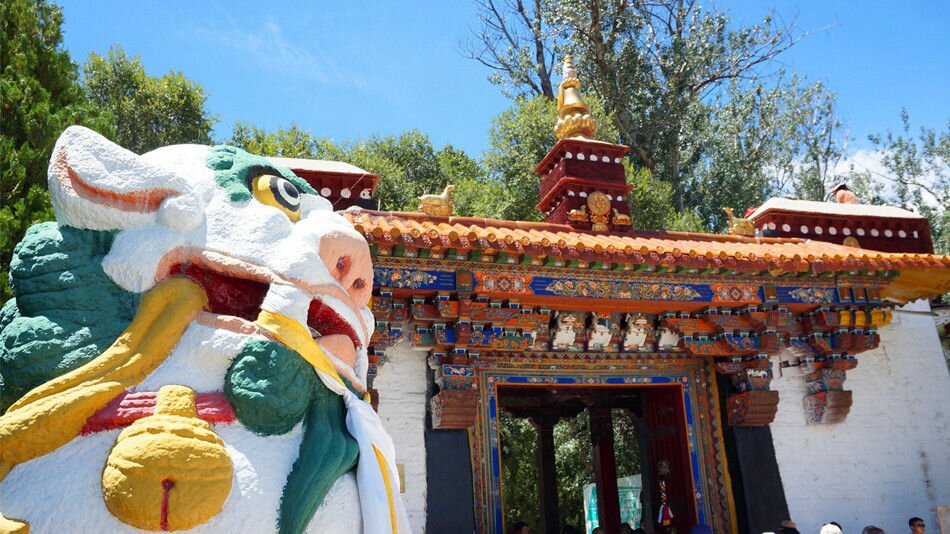 Sổ tay du lịch so tay du lich Sotaydulich Sotay Dulich Khampha Kham Pha Bui Tiến vào cung điện Norbulingka ở Lhasa, Tây Tạng