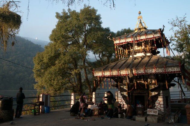 Sổ tay du lịch so tay du lich Sotaydulich Sotay Dulich Khampha Kham Pha Bui Thưởng lãm núi tuyết và hồ nước ở Pokhara