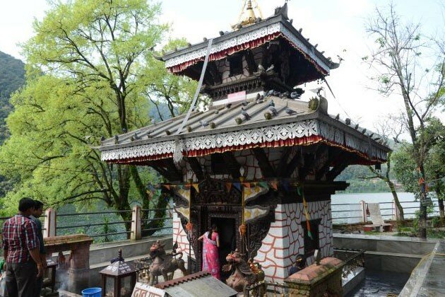 Sổ tay du lịch so tay du lich Sotaydulich Sotay Dulich Khampha Kham Pha Bui Thưởng lãm núi tuyết và hồ nước ở Pokhara