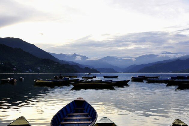 Sổ tay du lịch so tay du lich Sotaydulich Sotay Dulich Khampha Kham Pha Bui Thưởng lãm núi tuyết và hồ nước ở Pokhara