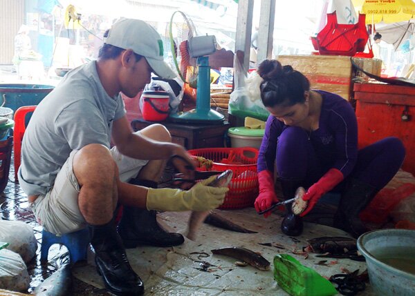 Sổ tay du lịch so tay du lich Sotaydulich Sotay Dulich Khampha Kham Pha Bui Đến chợ Phú Quốc chọn hải sản tươi ngon 
