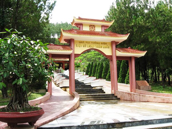 Sổ tay du lịch so tay du lich Sotaydulich Sotay Dulich Khampha Kham Pha Bui Những đóa hoa bất tử nơi Ngã ba Đồng Lộc